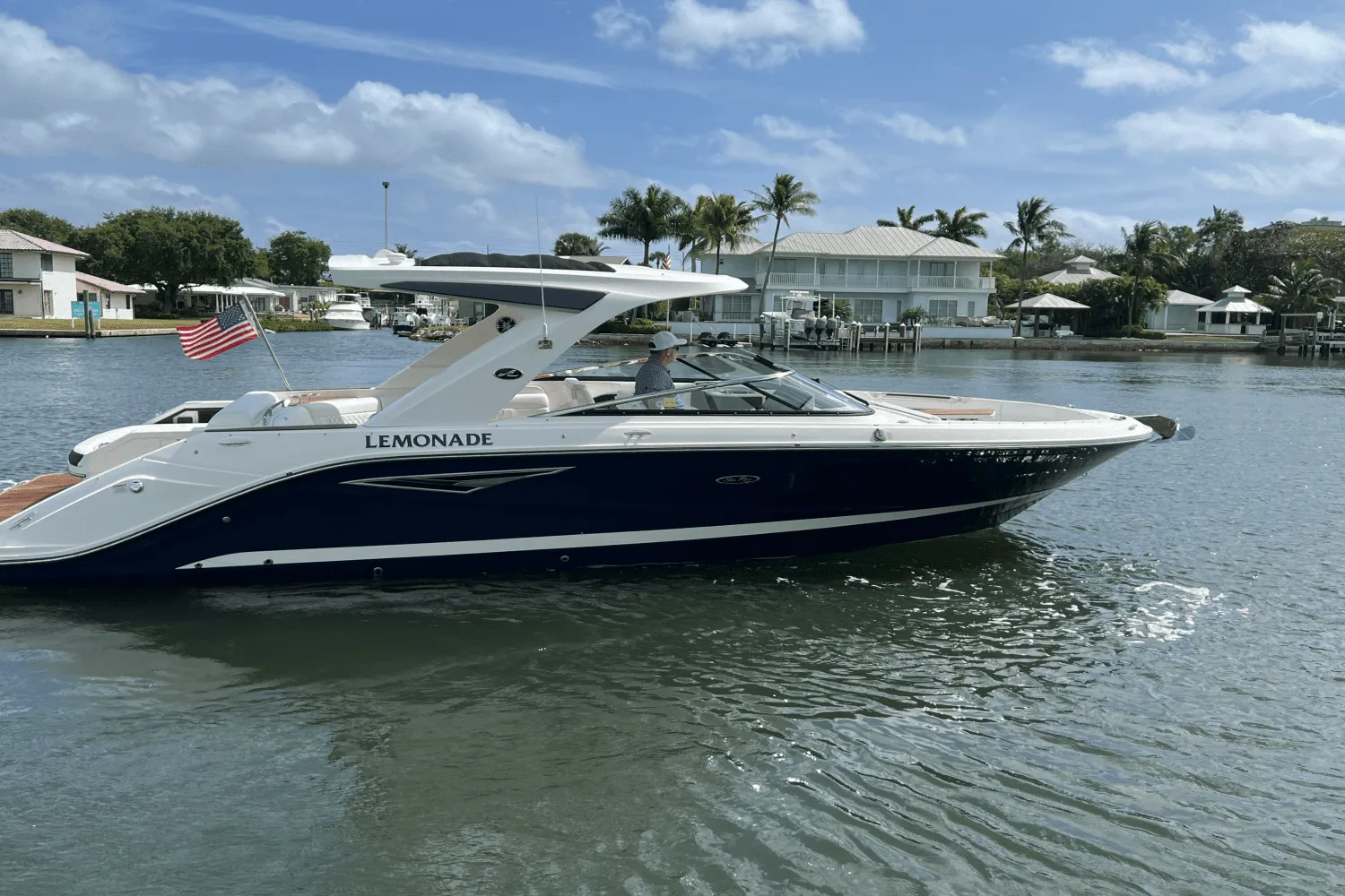 2022 Sea Ray SLX 310 Image Thumbnail #2