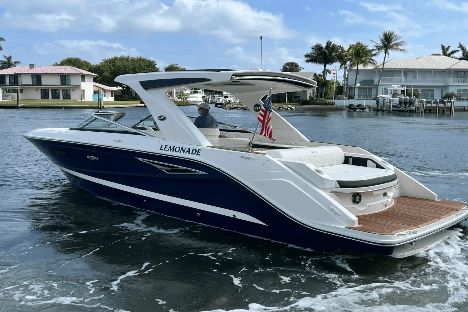 2022 Sea Ray SLX 310 Image Thumbnail #10