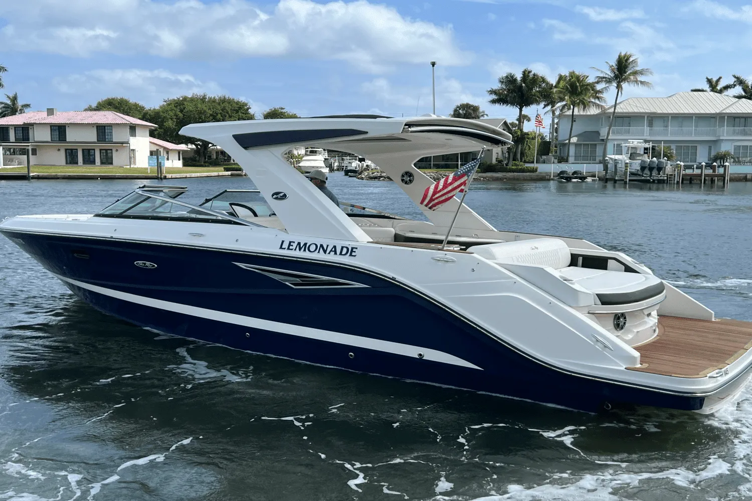 2022 Sea Ray SLX 310 Image Thumbnail #11
