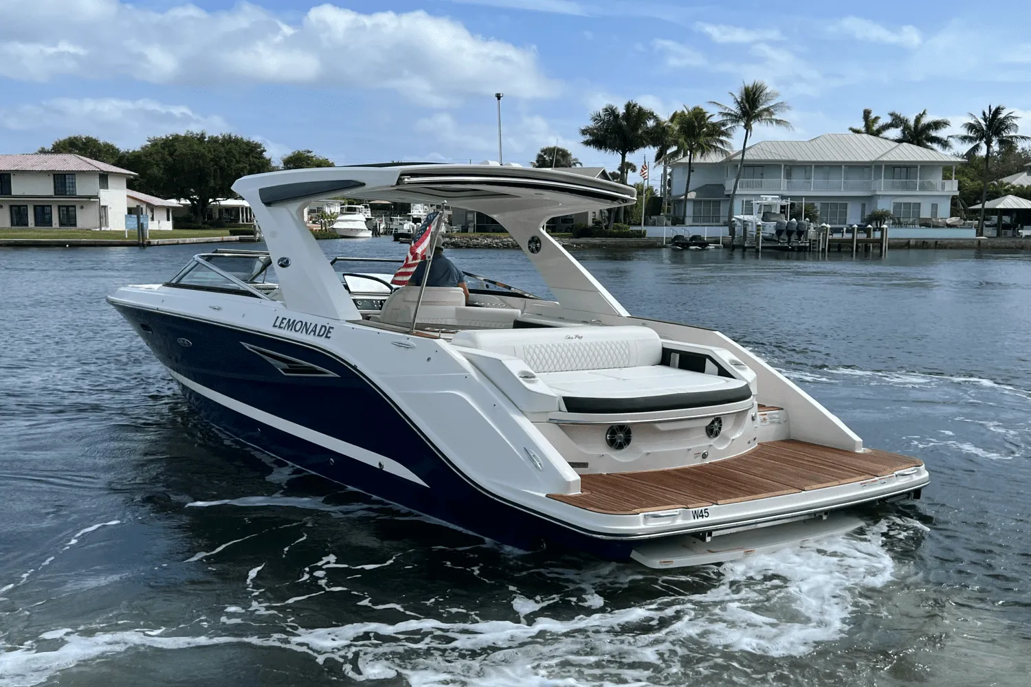 2022 Sea Ray SLX 310 Image Thumbnail #9