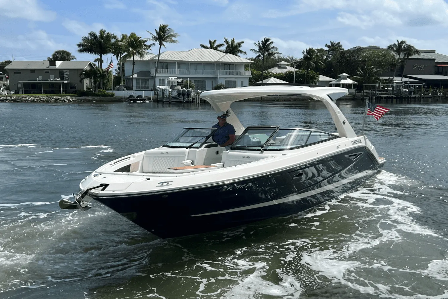 2022 Sea Ray SLX 310 Image Thumbnail #17