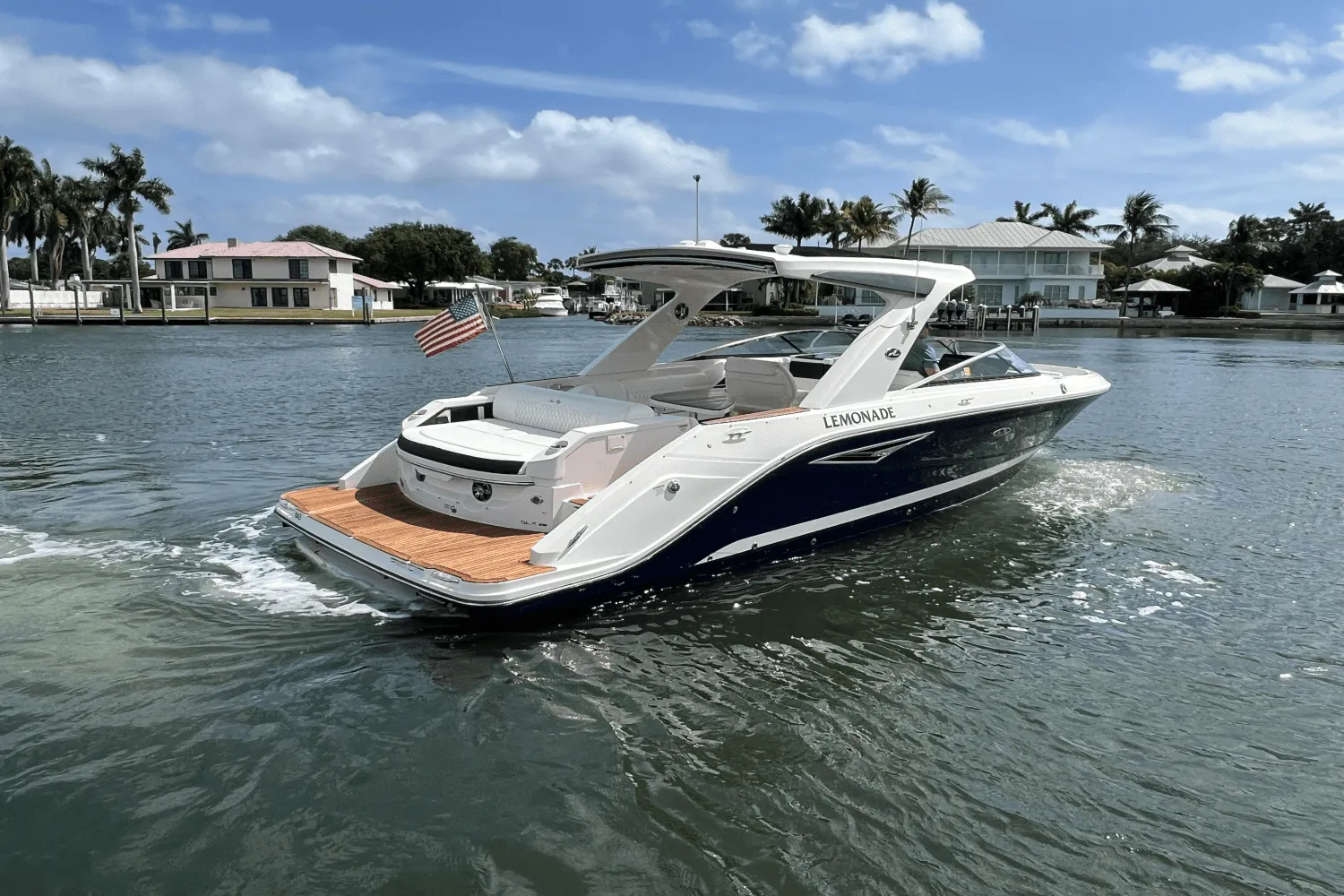 2022 Sea Ray SLX 310 Image Thumbnail #4