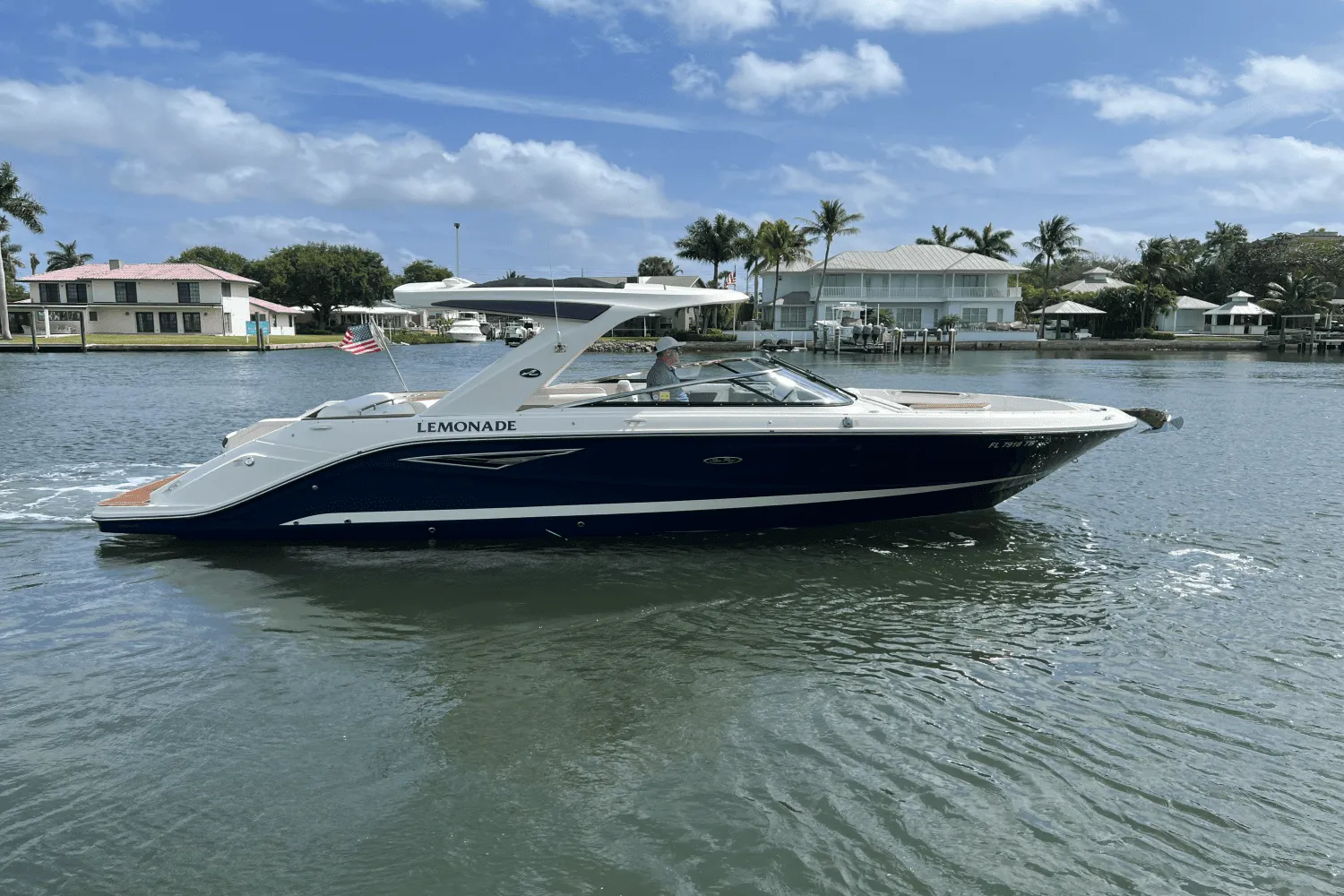 2022 Sea Ray SLX 310 Image Thumbnail #1