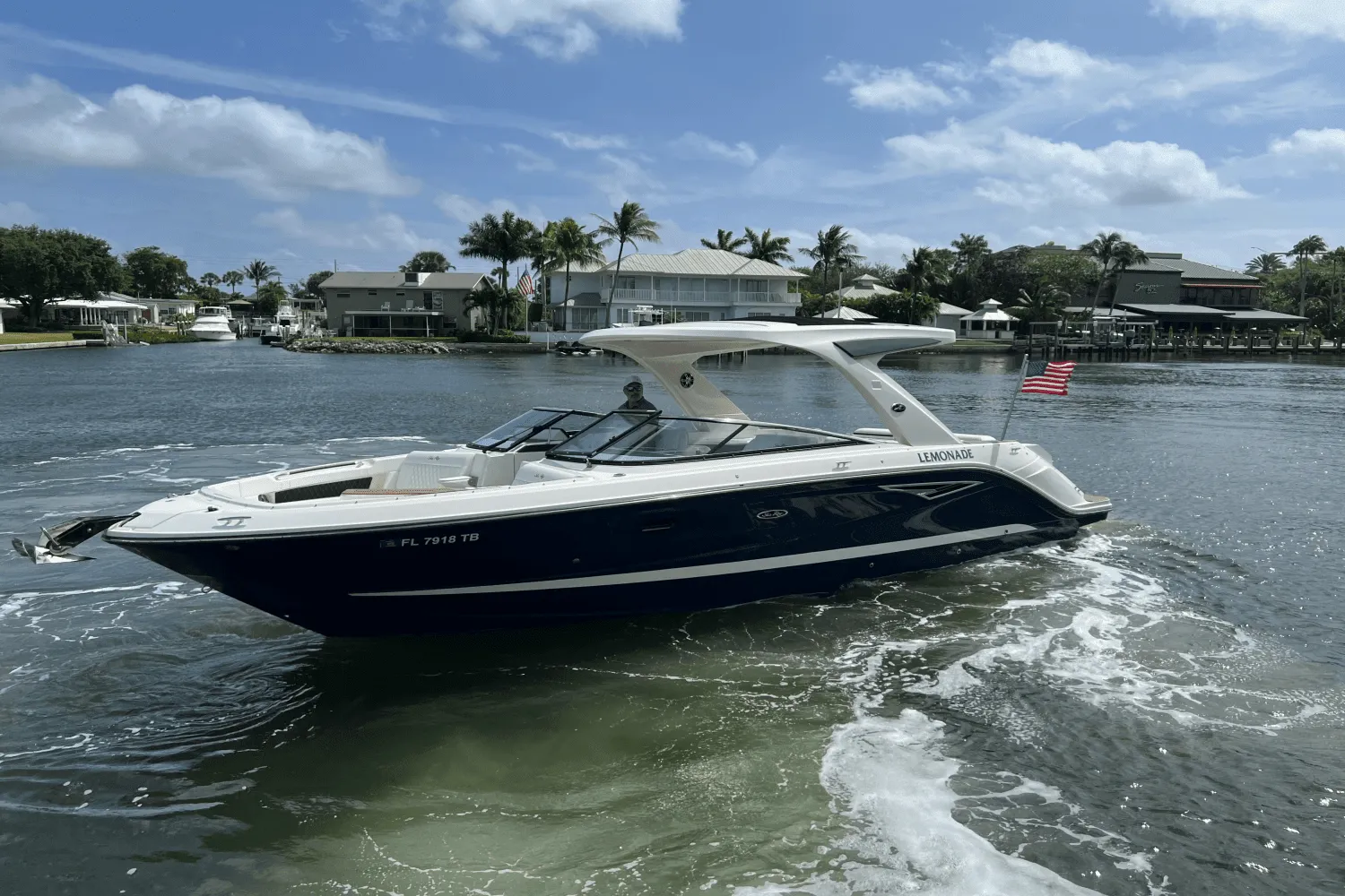 2022 Sea Ray SLX 310 Image Thumbnail #14