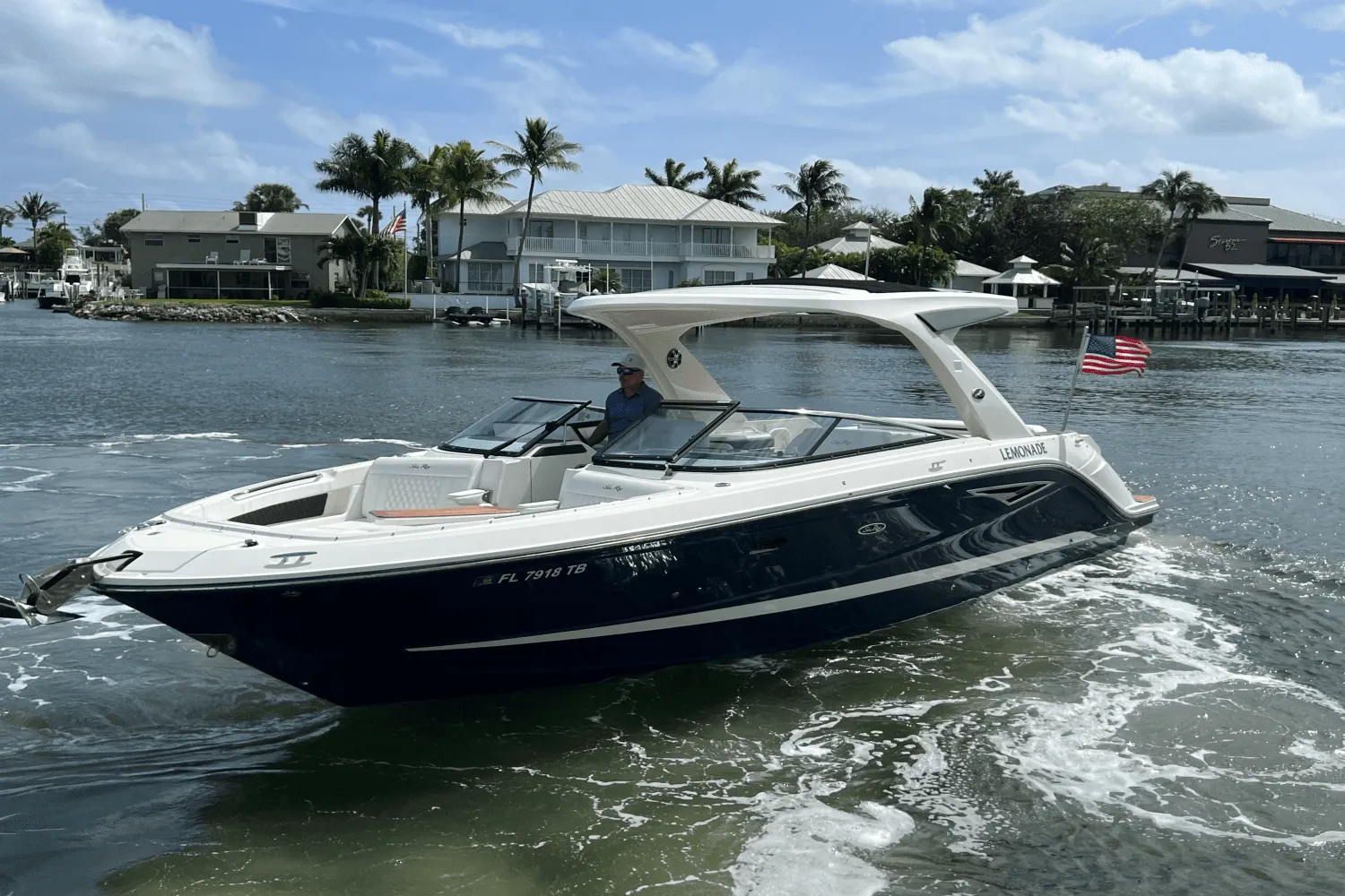 2022 Sea Ray SLX 310 Image Thumbnail #15