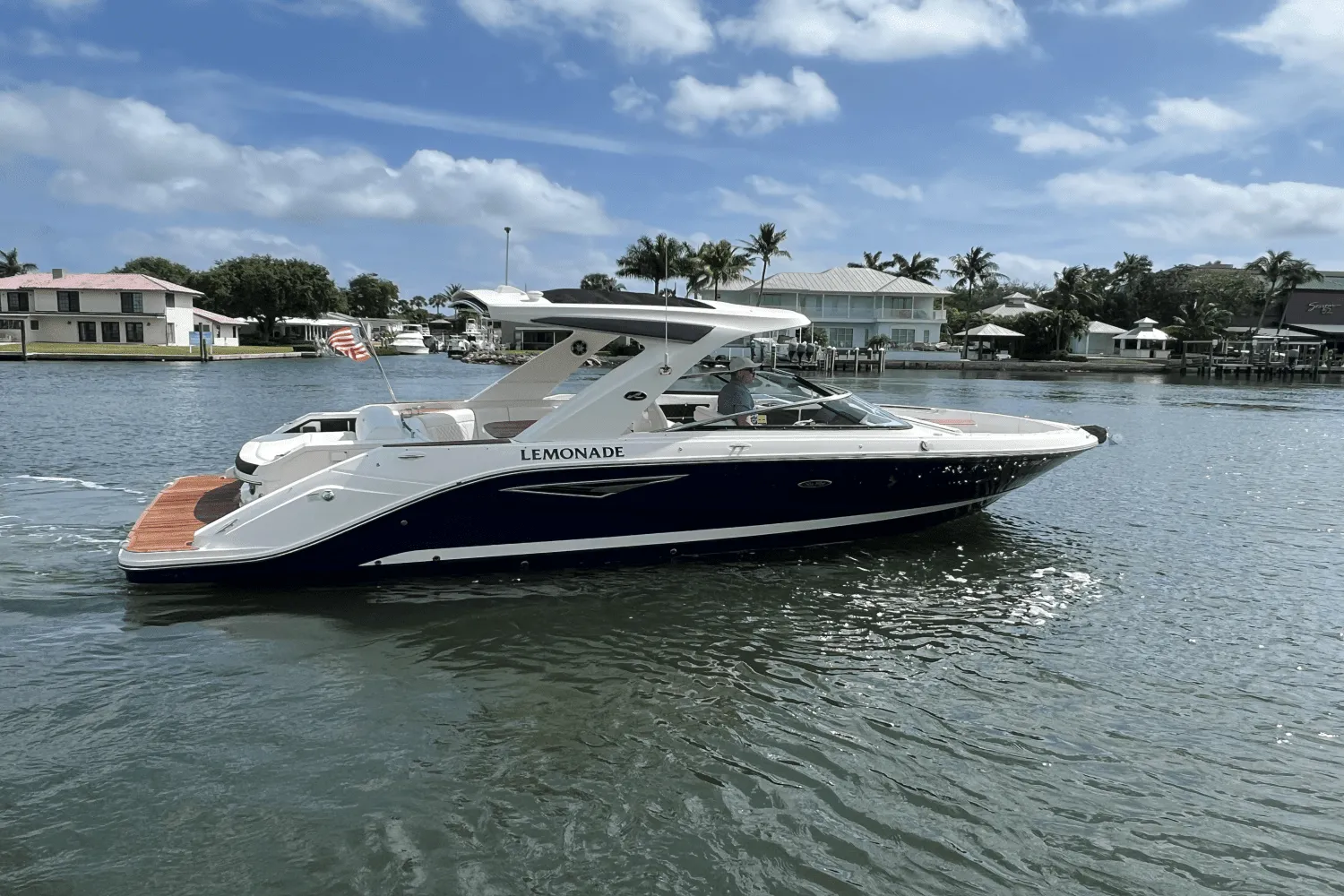 2022 Sea Ray SLX 310 Image Thumbnail #3