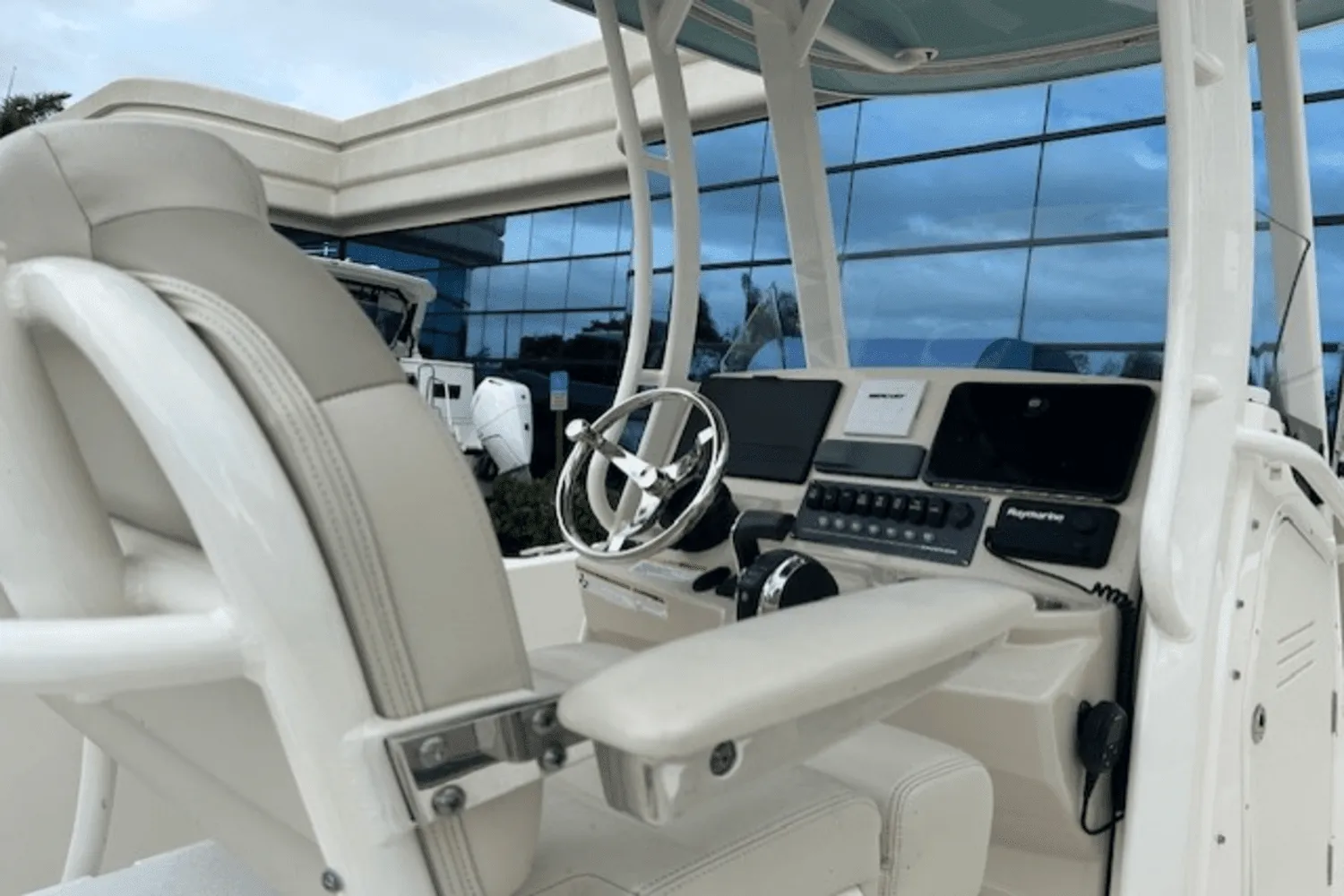 2022 Boston Whaler 250 DAUNTLESS Image Thumbnail #7