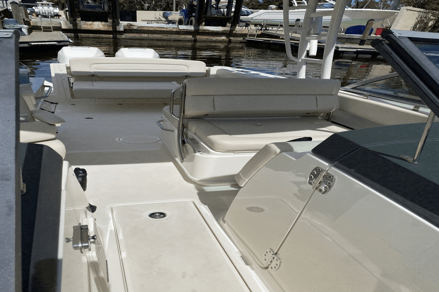 2018 Boston Whaler 270 VANTAGE Image Thumbnail #11
