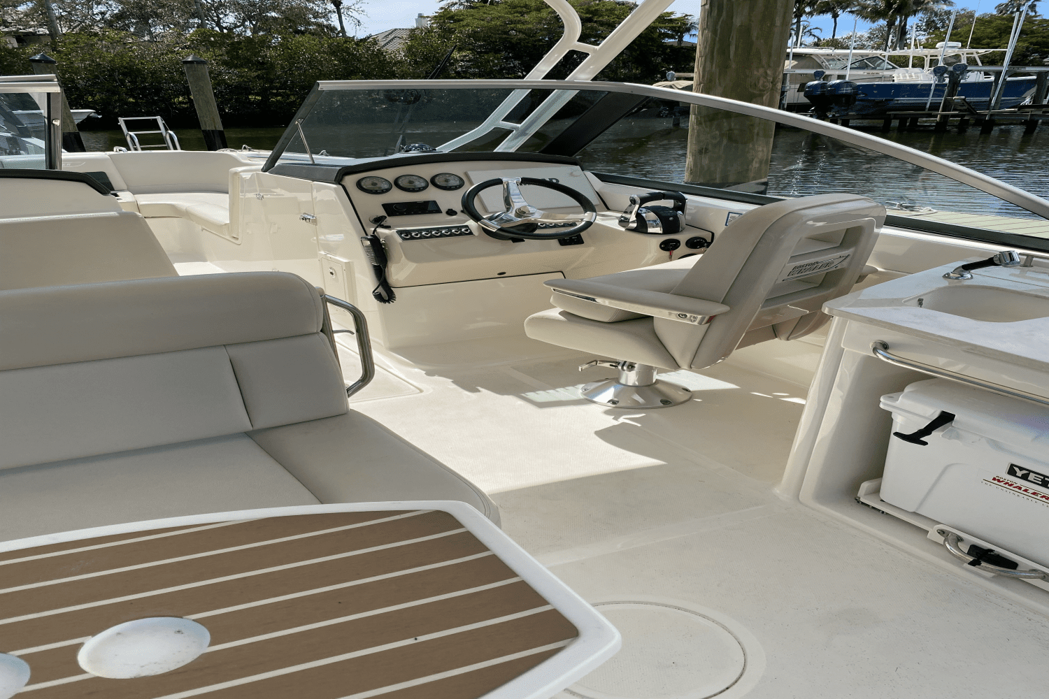 2018 Boston Whaler 270 VANTAGE Image Thumbnail #5