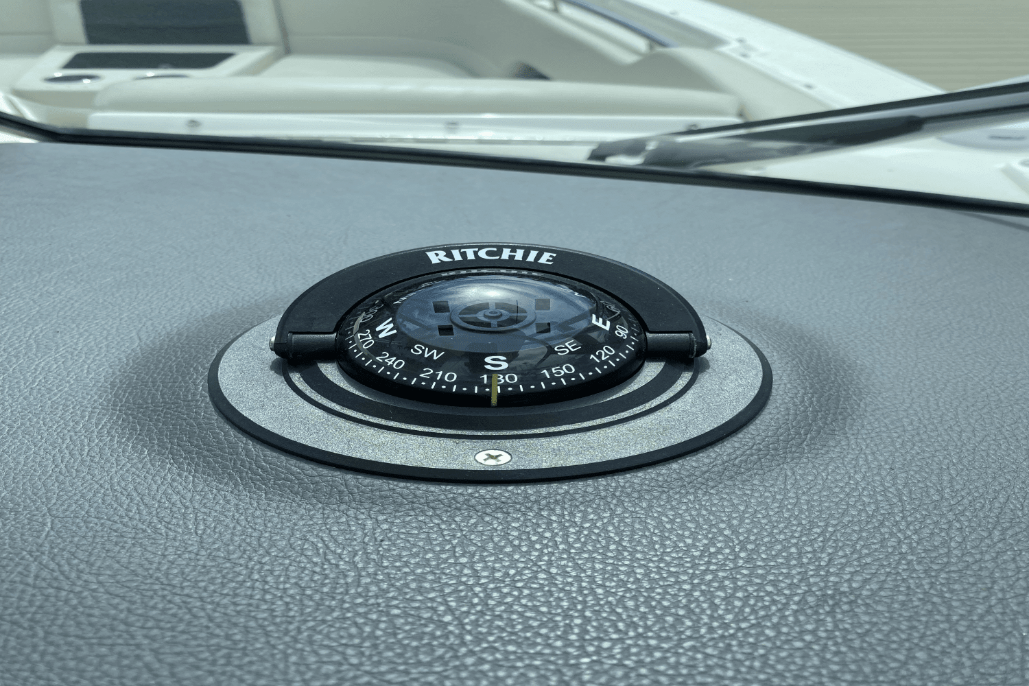 2018 Boston Whaler 270 VANTAGE Image Thumbnail #22