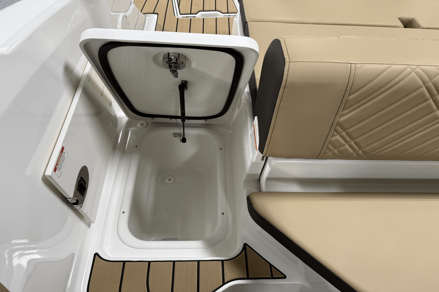 2026 Sea Ray SDX 230 Outboard Image Thumbnail #23