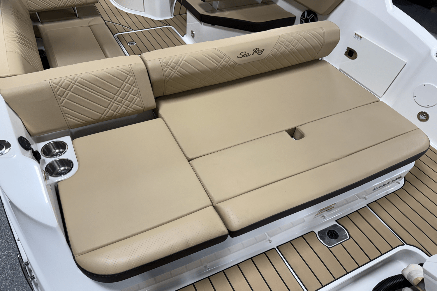 2026 Sea Ray SDX 230 Outboard Image Thumbnail #18