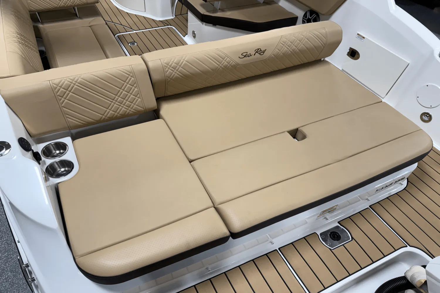 2026 Sea Ray SDX 230 Outboard Image Thumbnail #18