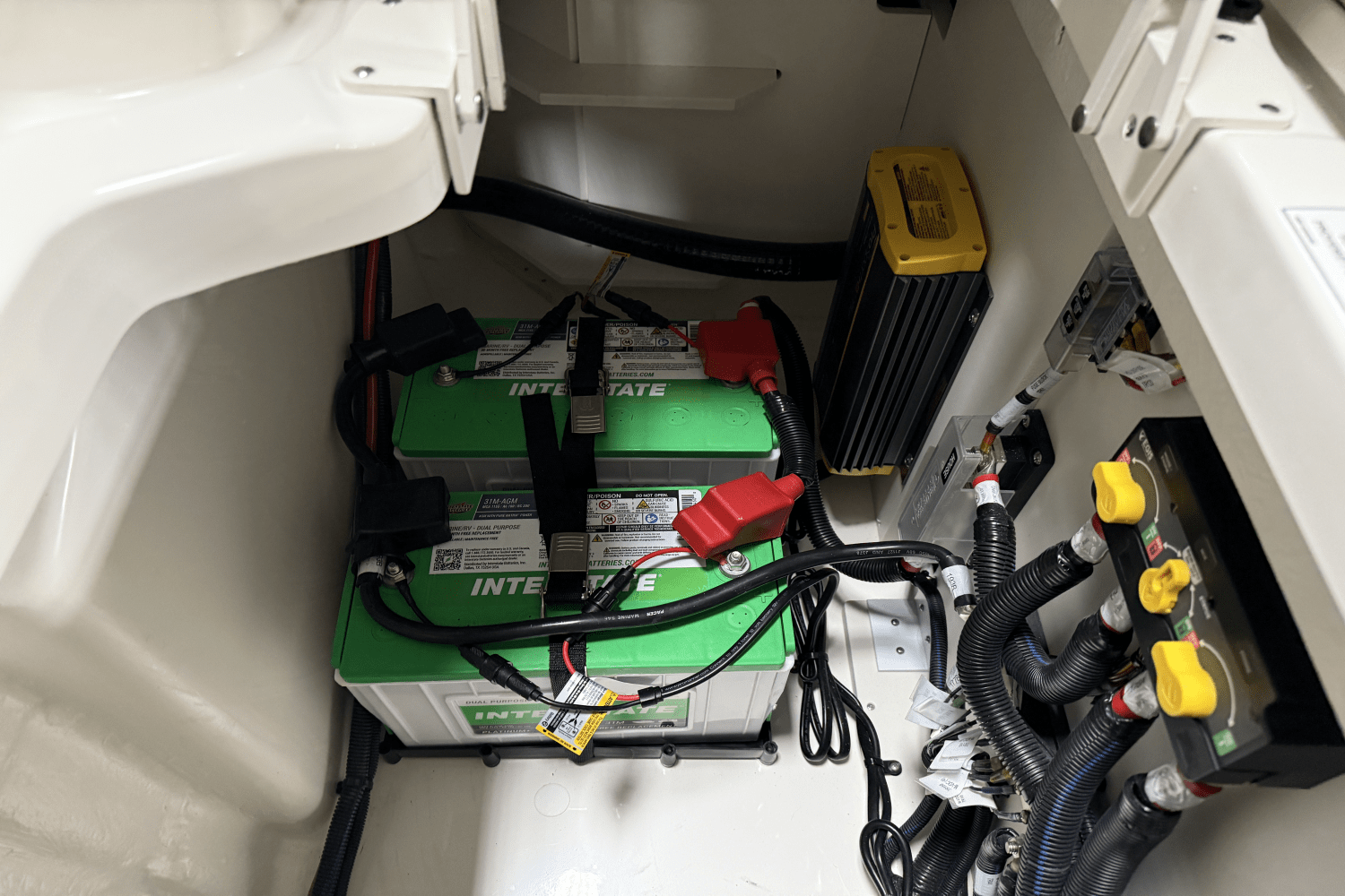 2026 Sea Ray SDX 230 Outboard Image Thumbnail #21