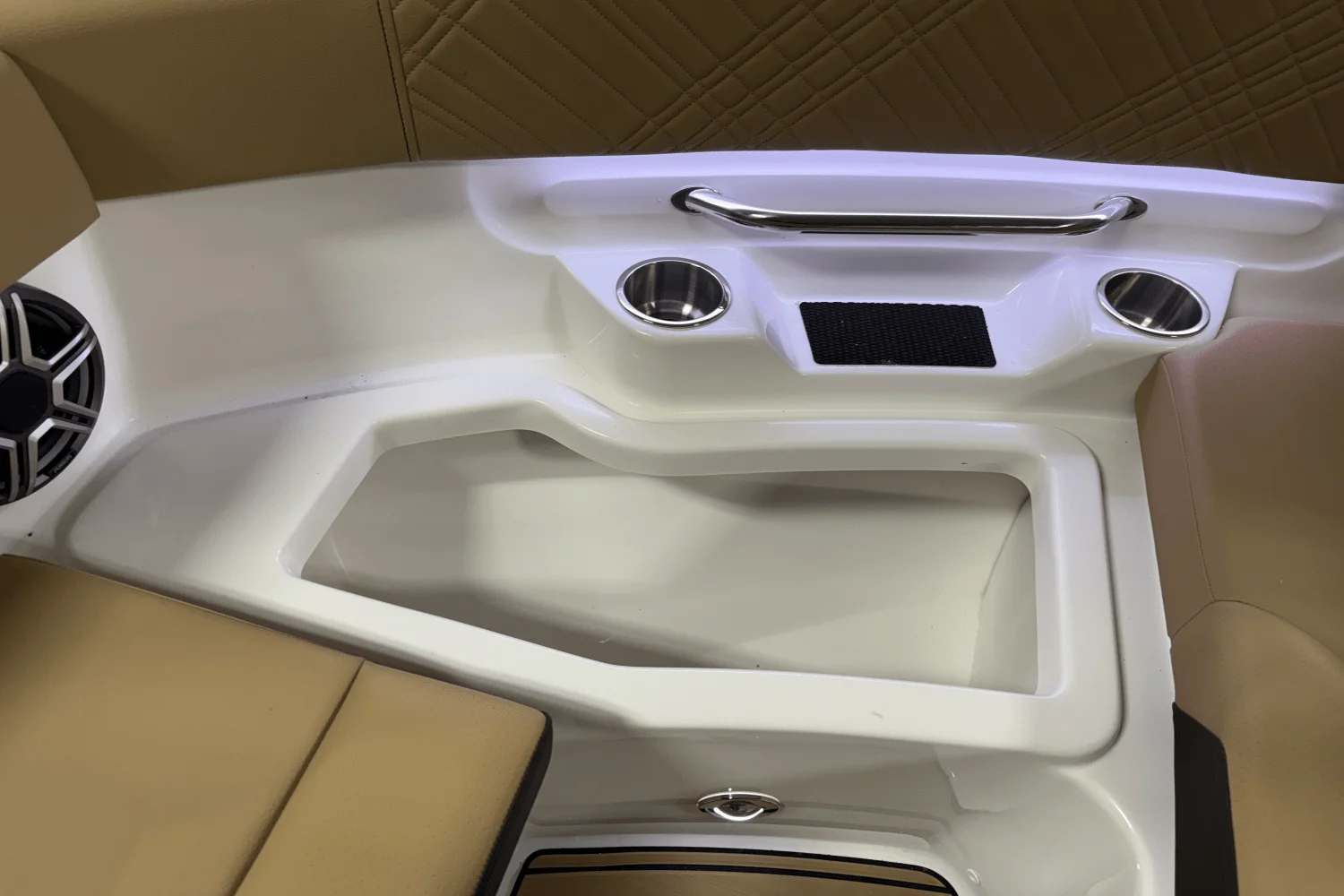 2026 Sea Ray SDX 230 Outboard Image Thumbnail #85