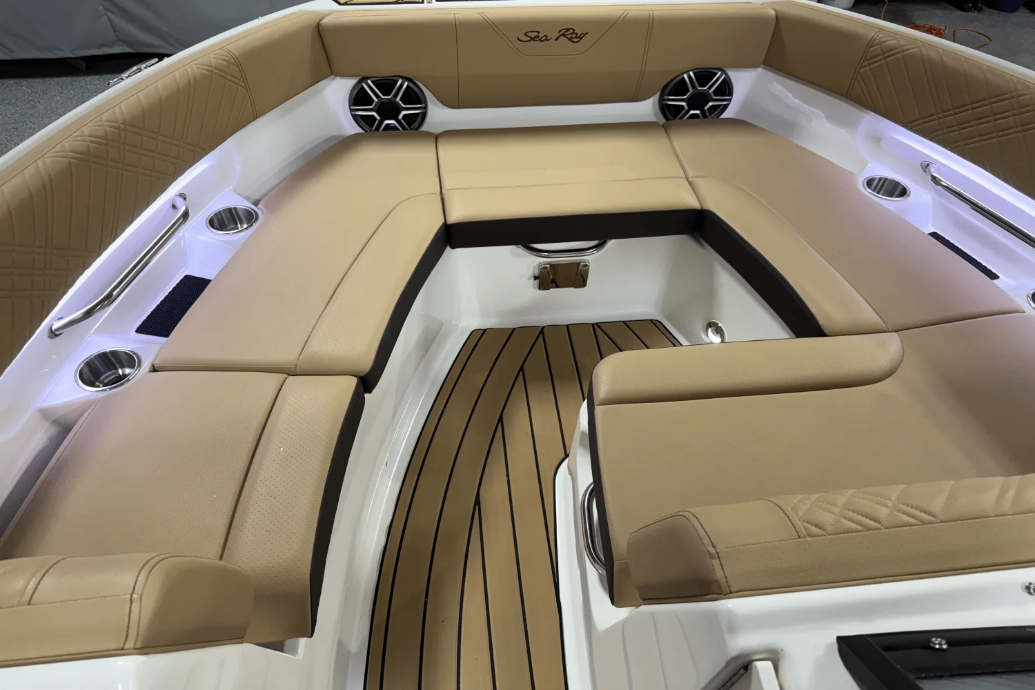 2026 Sea Ray SDX 230 Outboard Image Thumbnail #75