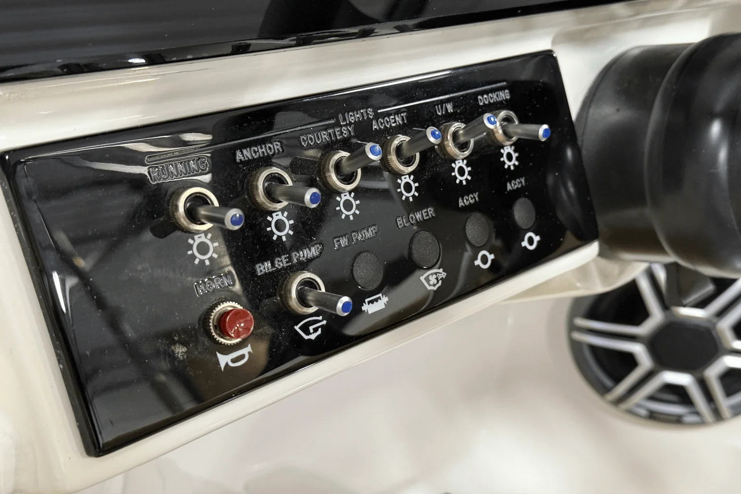 2026 Sea Ray SDX 230 Outboard Image Thumbnail #52