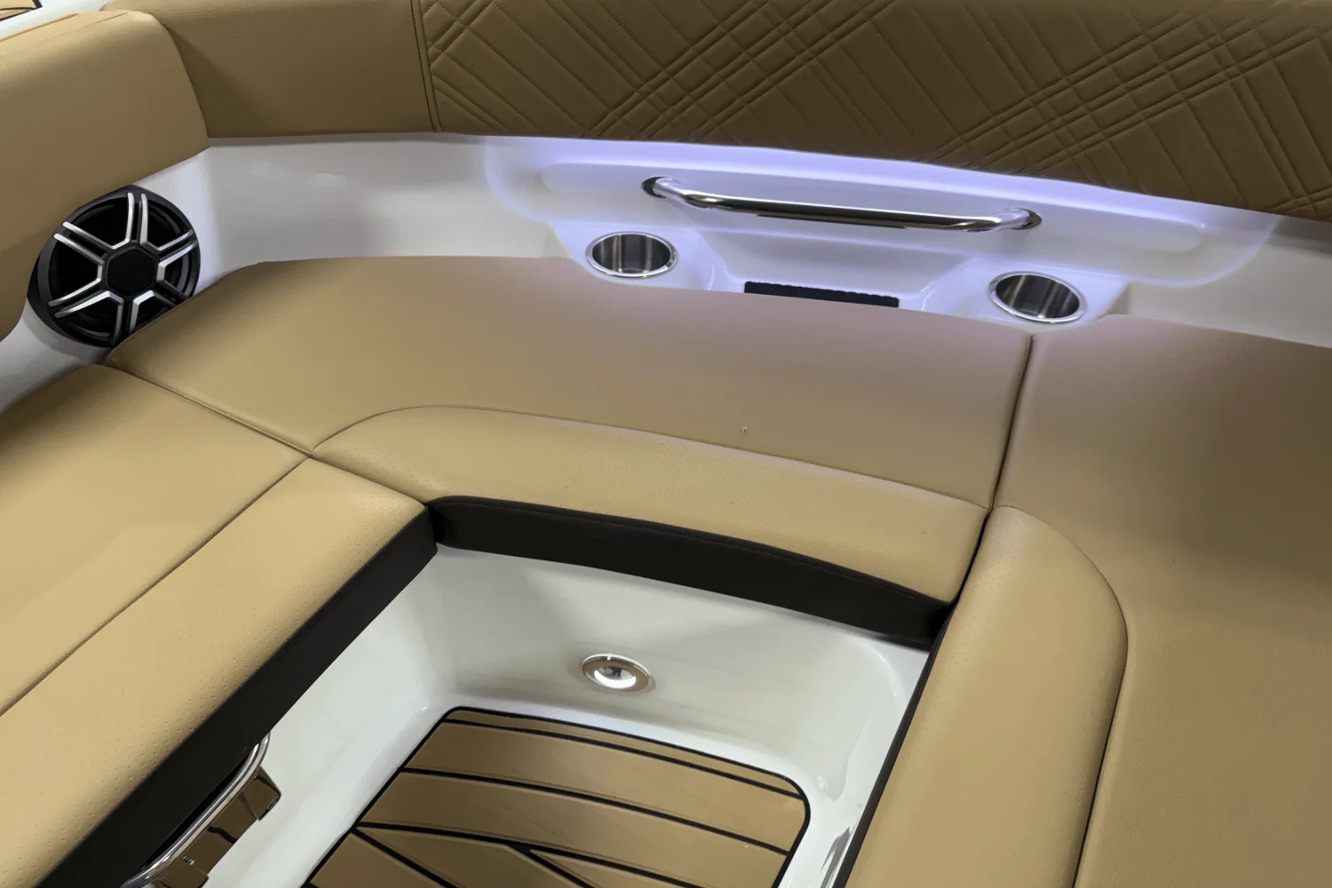 2026 Sea Ray SDX 230 Outboard Image Thumbnail #84