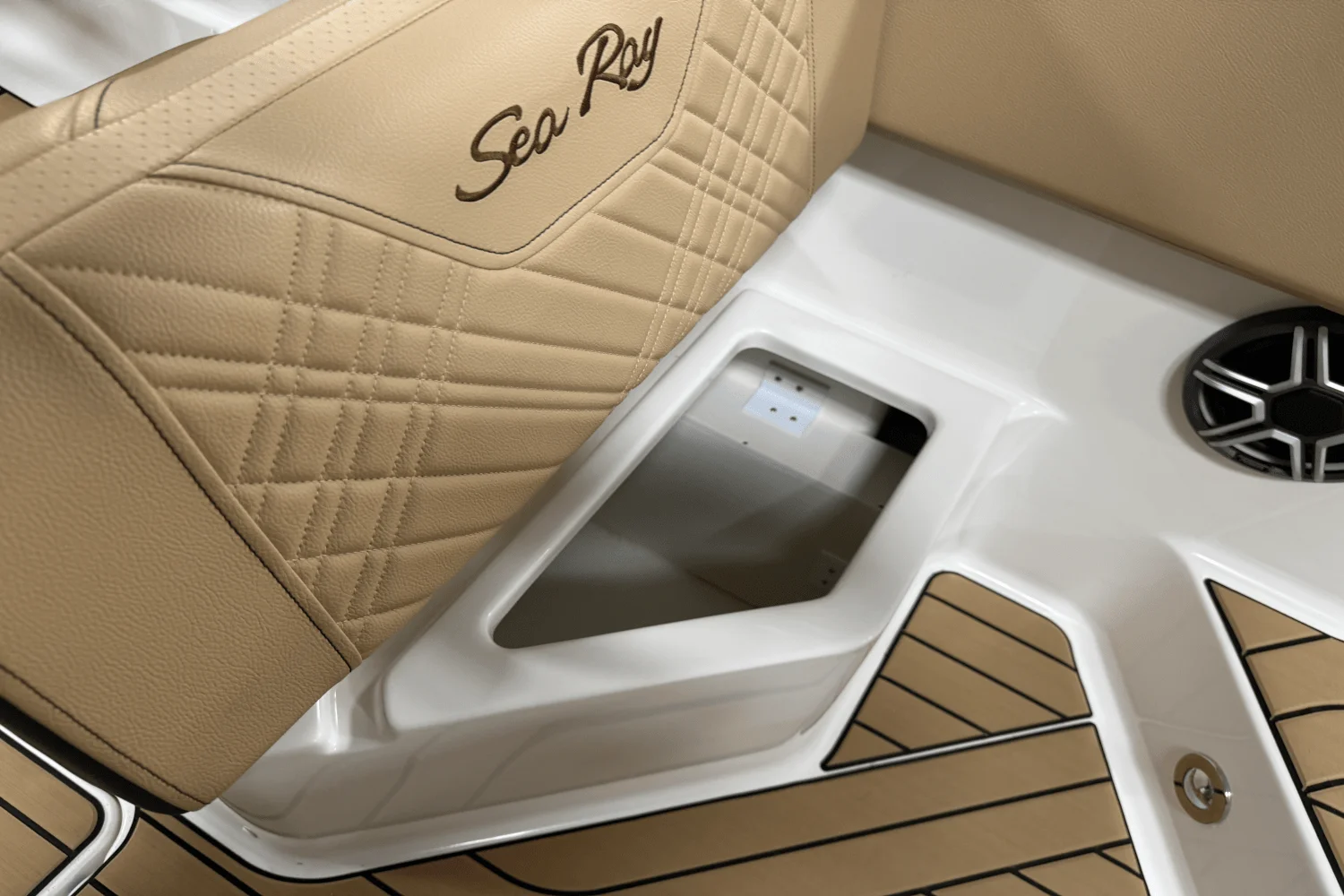 2026 Sea Ray SDX 230 Outboard Image Thumbnail #43