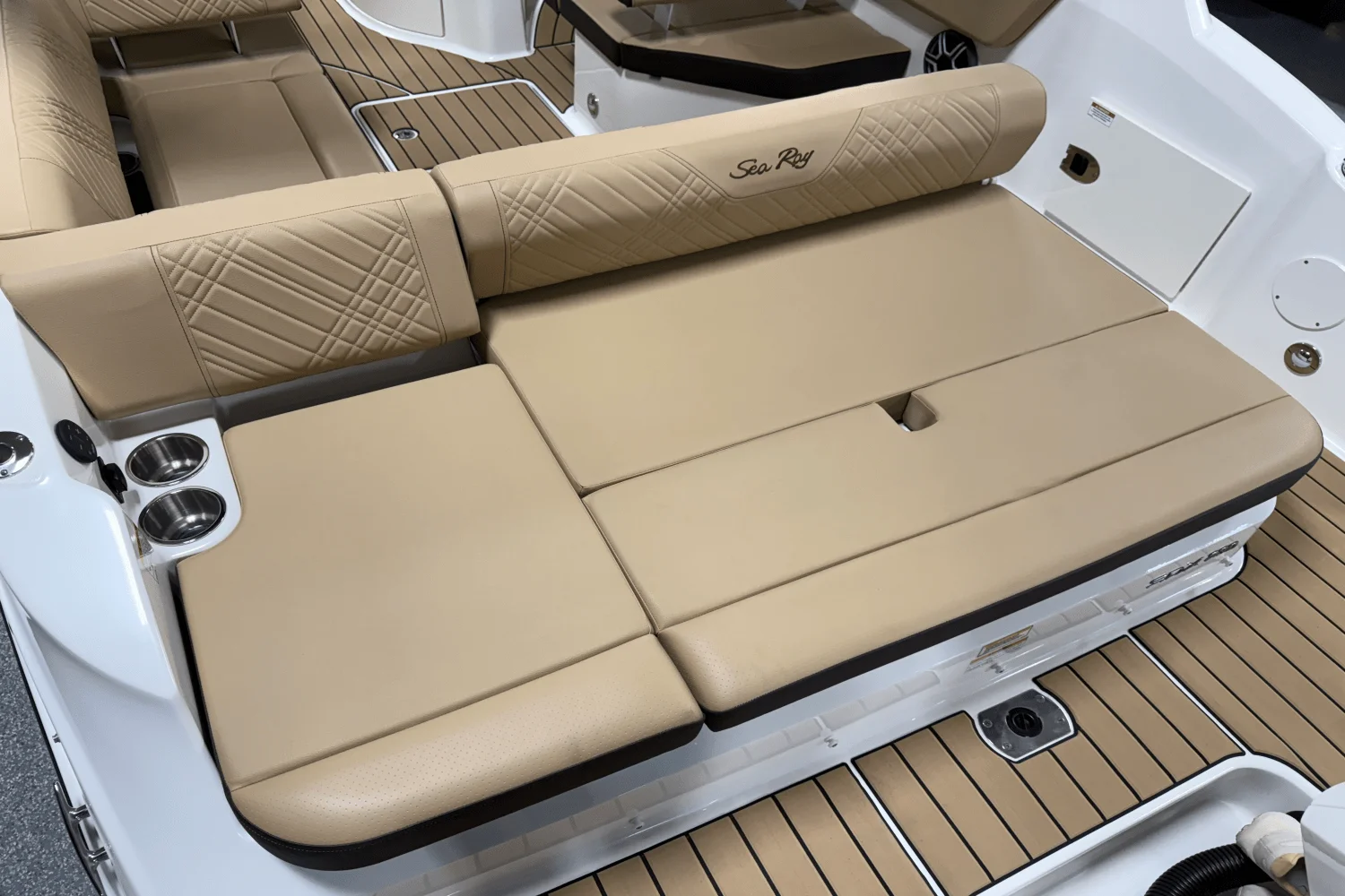 2026 Sea Ray SDX 230 Outboard Image Thumbnail #18