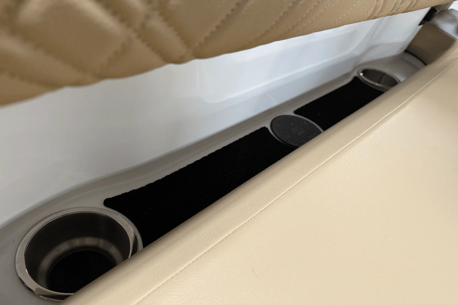 2026 Sea Ray SDX 230 Outboard Image Thumbnail #31