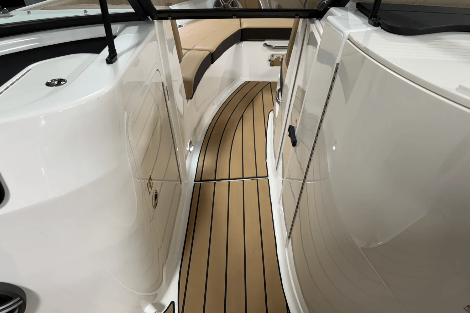 2026 Sea Ray SDX 230 Outboard Image Thumbnail #68