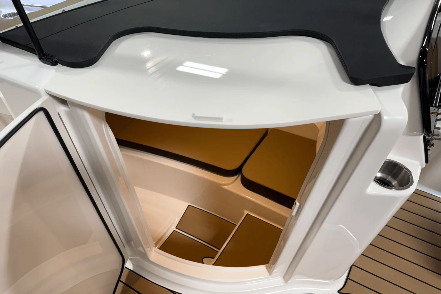 2026 Sea Ray SDX 230 Outboard Image Thumbnail #64