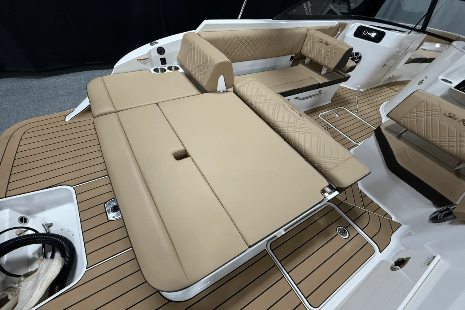 2026 Sea Ray SDX 230 Outboard Image Thumbnail #25