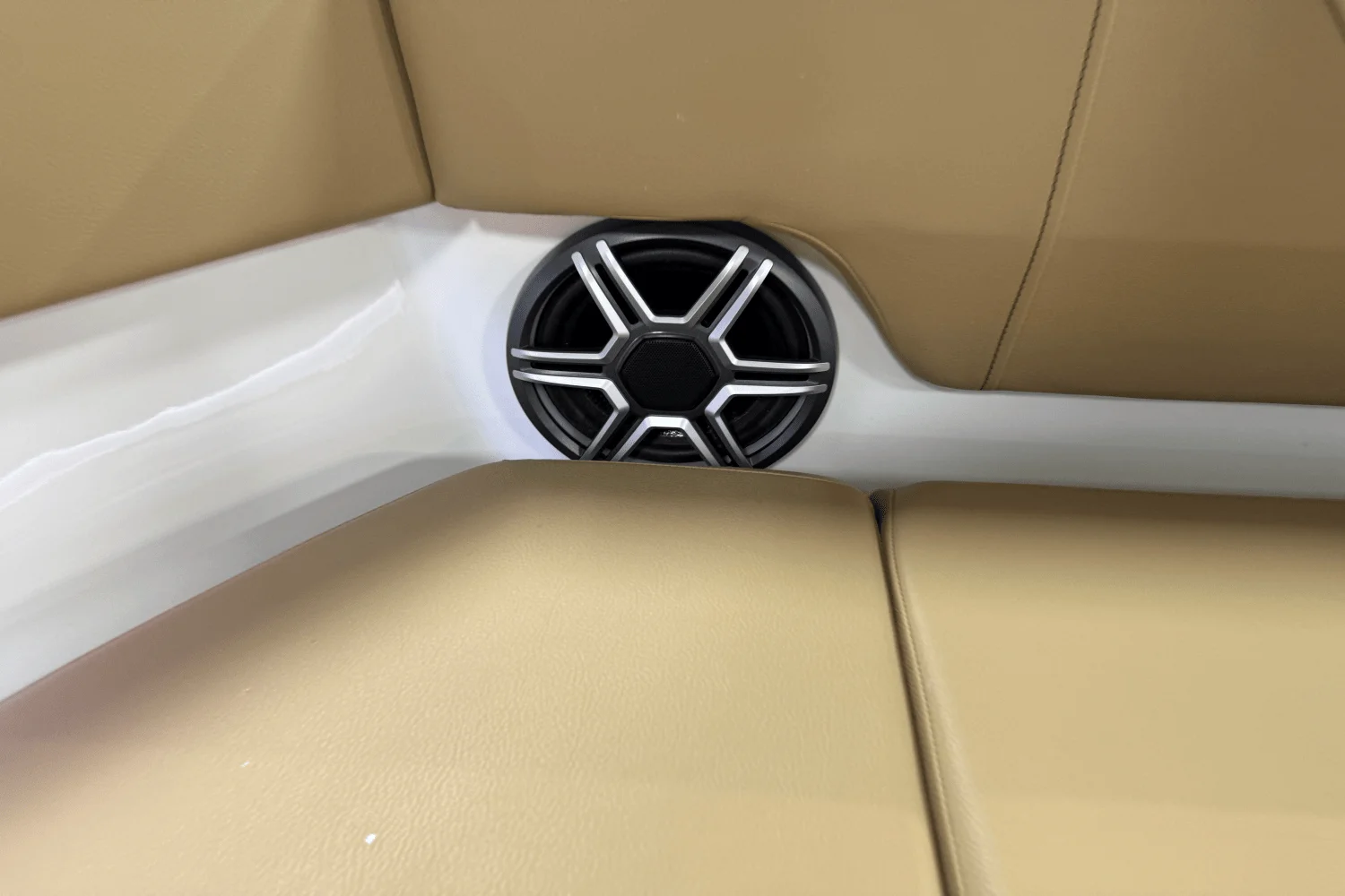 2026 Sea Ray SDX 230 Outboard Image Thumbnail #80