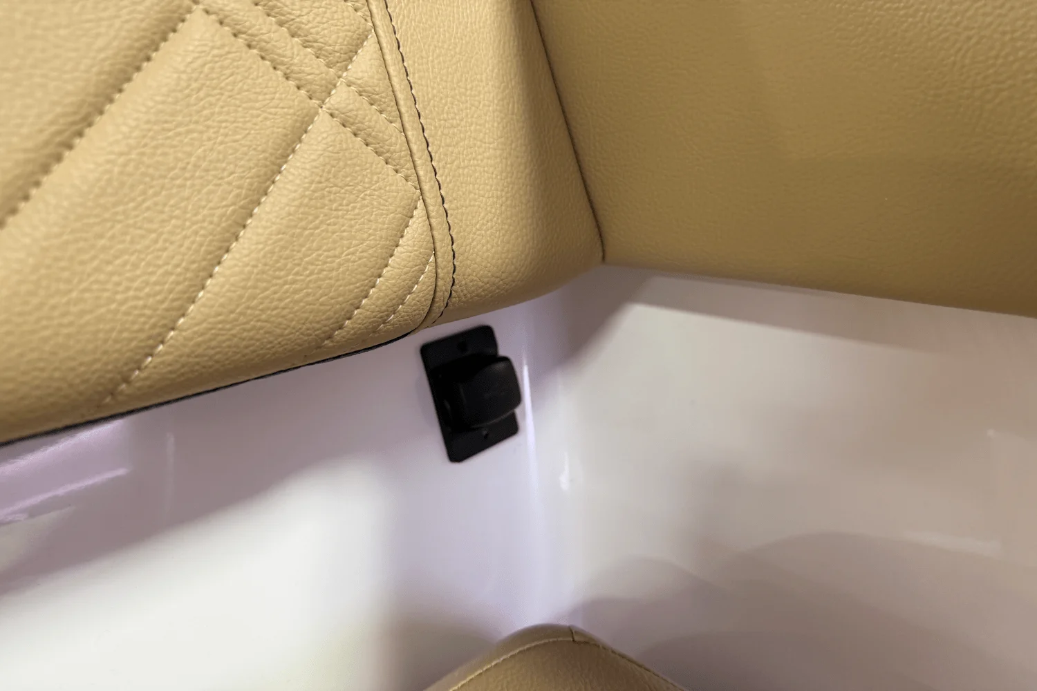 2026 Sea Ray SDX 230 Outboard Image Thumbnail #77