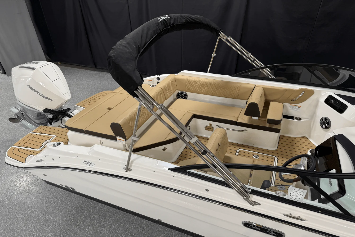 2026 Sea Ray SDX 230 Outboard Image Thumbnail #7