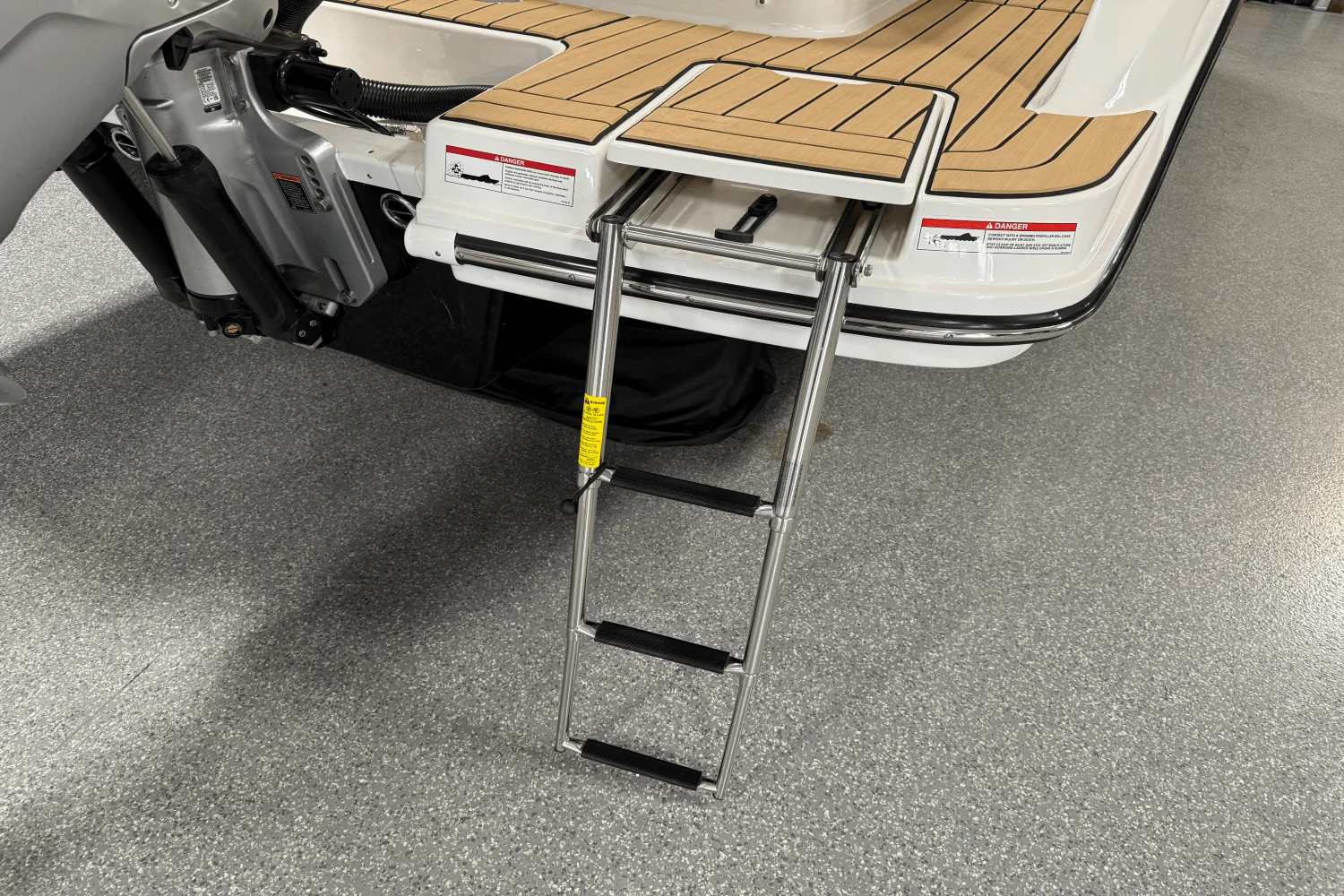 2026 Sea Ray SDX 230 Outboard Image Thumbnail #14