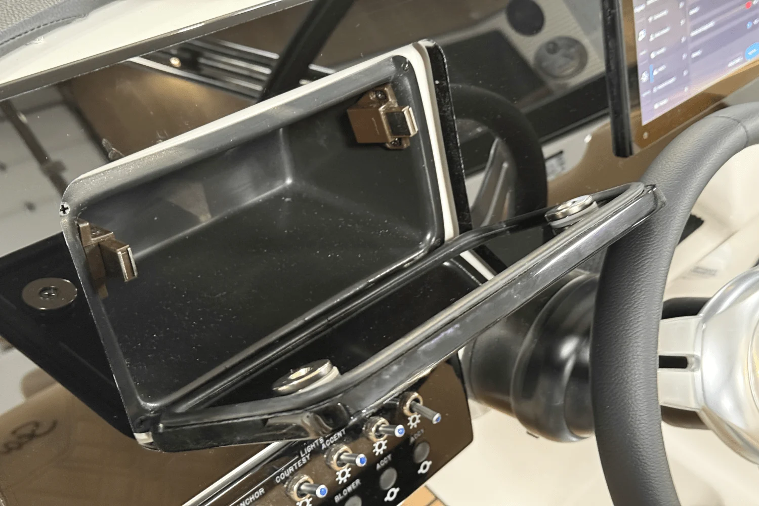 2026 Sea Ray SDX 230 Outboard Image Thumbnail #54