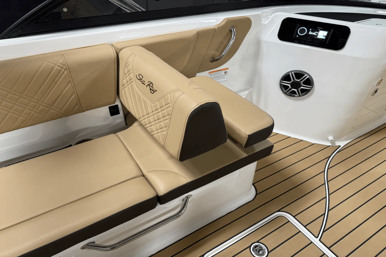 2026 Sea Ray SDX 230 Outboard Image Thumbnail #32