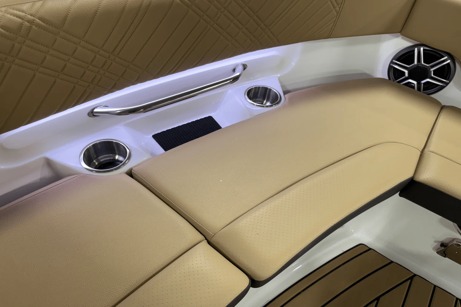 2026 Sea Ray SDX 230 Outboard Image Thumbnail #79