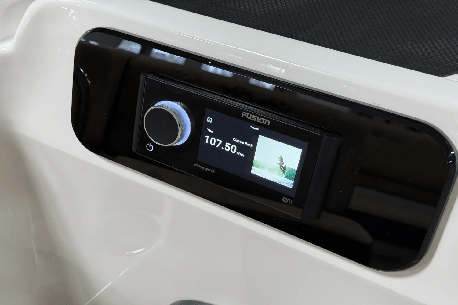 2026 Sea Ray SDX 230 Outboard Image Thumbnail #38