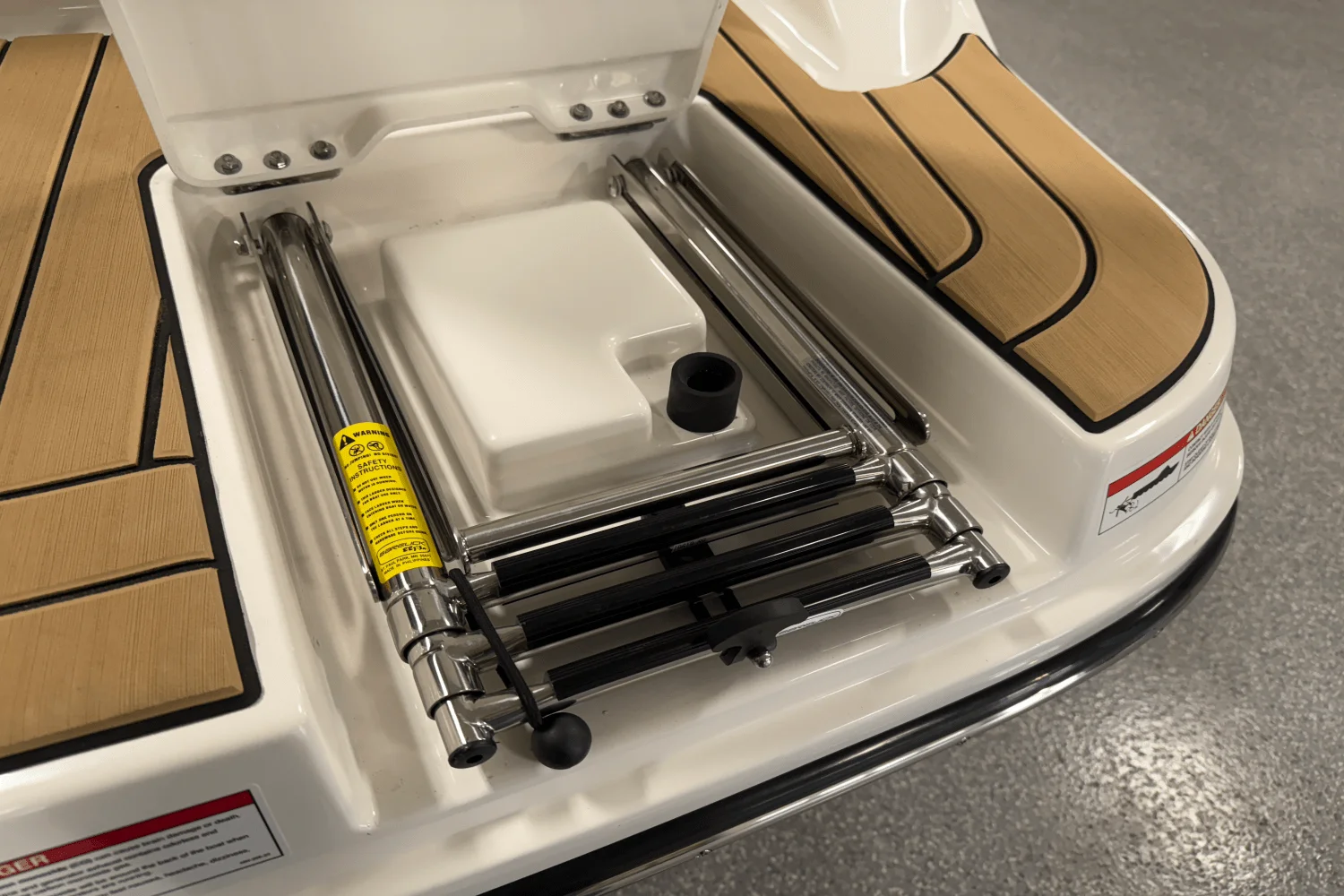 2026 Sea Ray SDX 230 Outboard Image Thumbnail #15