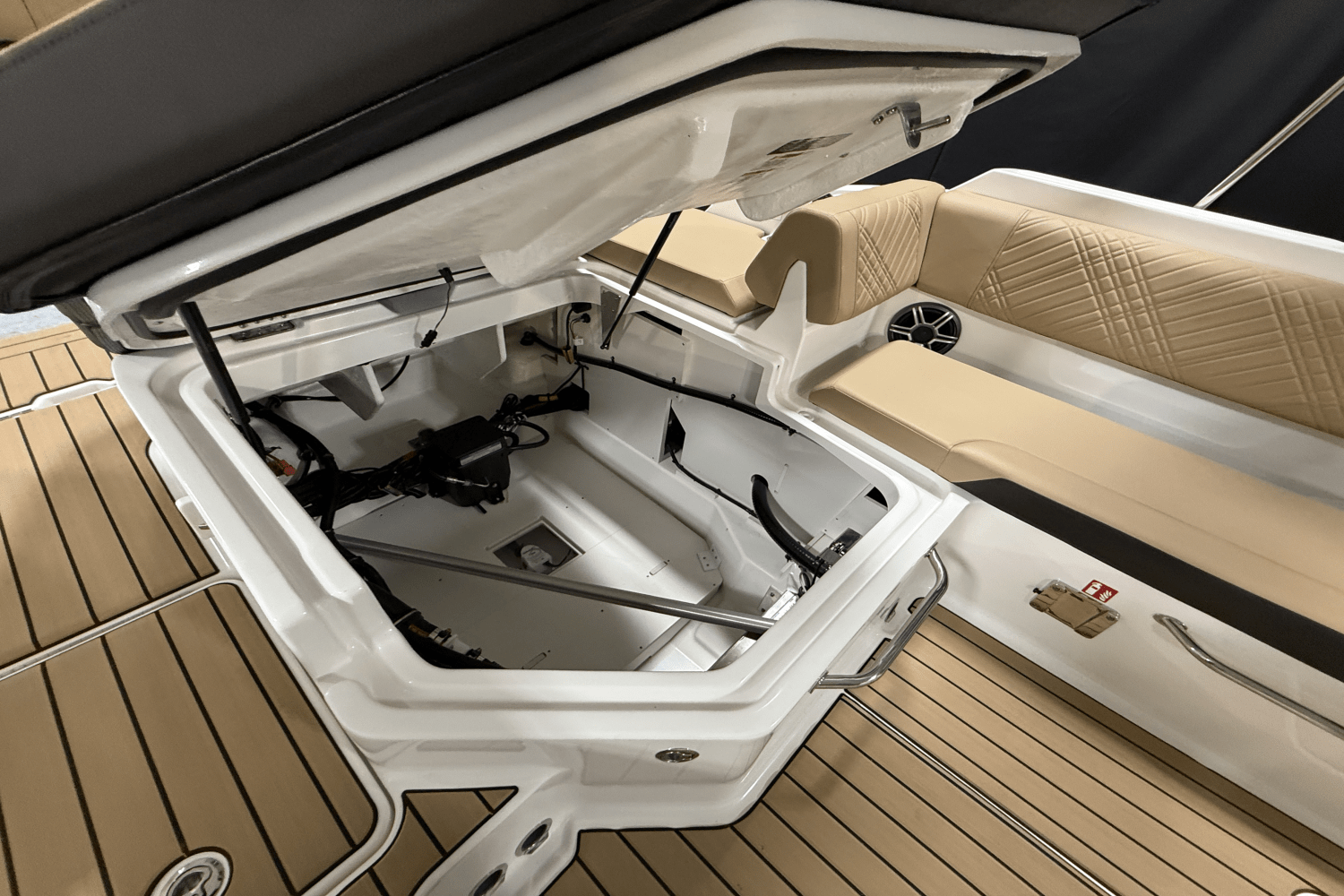 2026 Sea Ray SDX 230 Outboard Image Thumbnail #28
