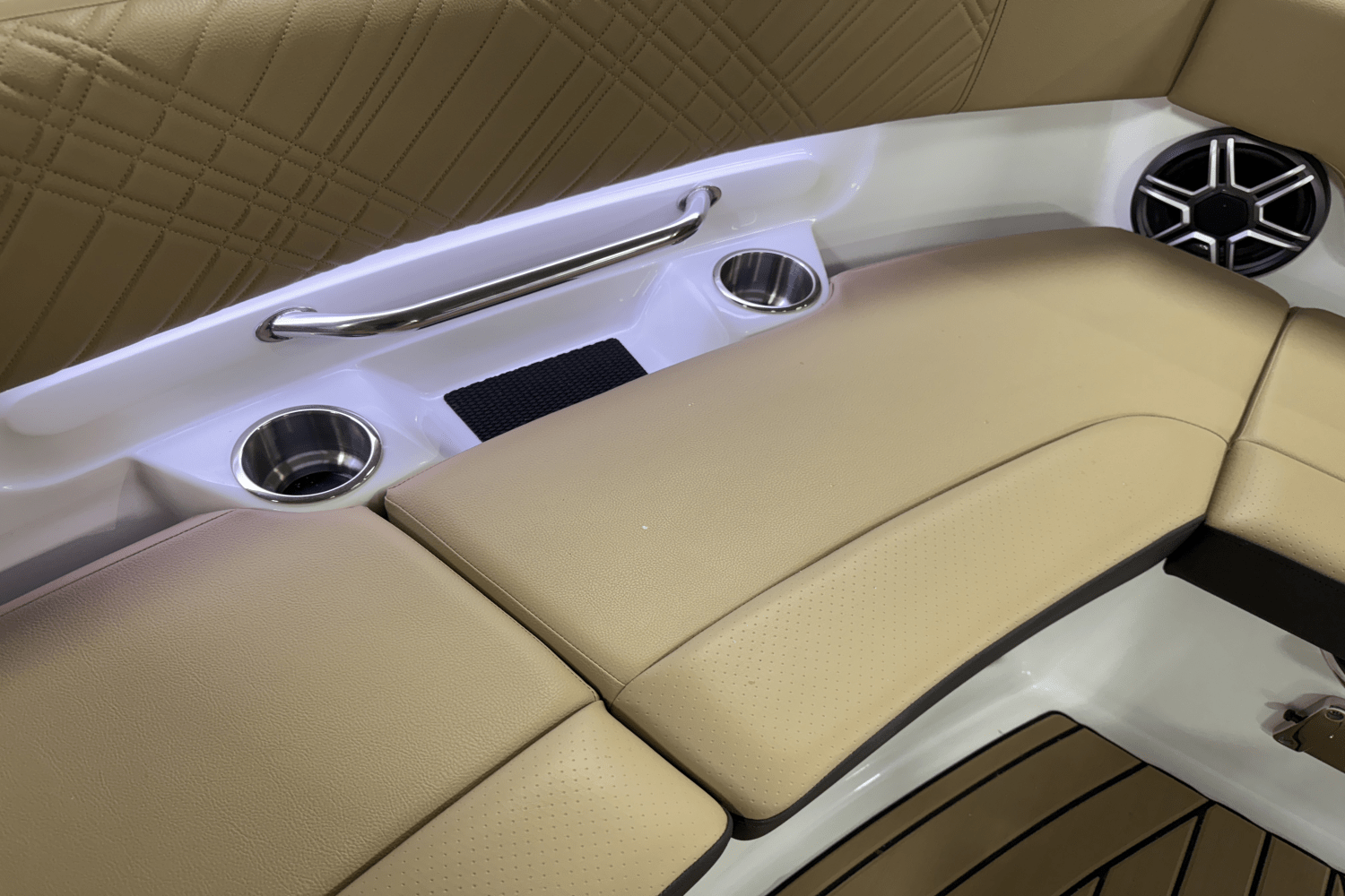 2026 Sea Ray SDX 230 Outboard Image Thumbnail #79