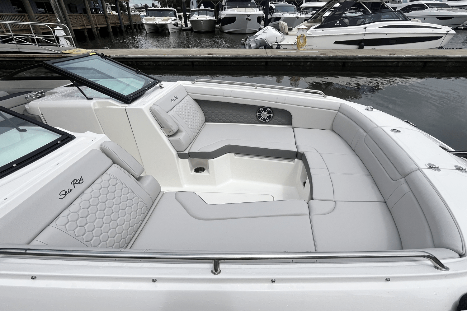 2025 Sea Ray SDX 290 Outboard Image Thumbnail #14