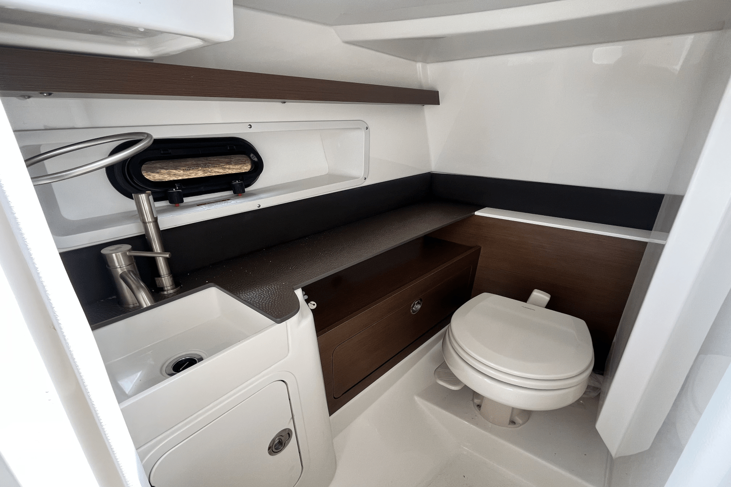 2025 Sea Ray SDX 290 Outboard Image Thumbnail #13