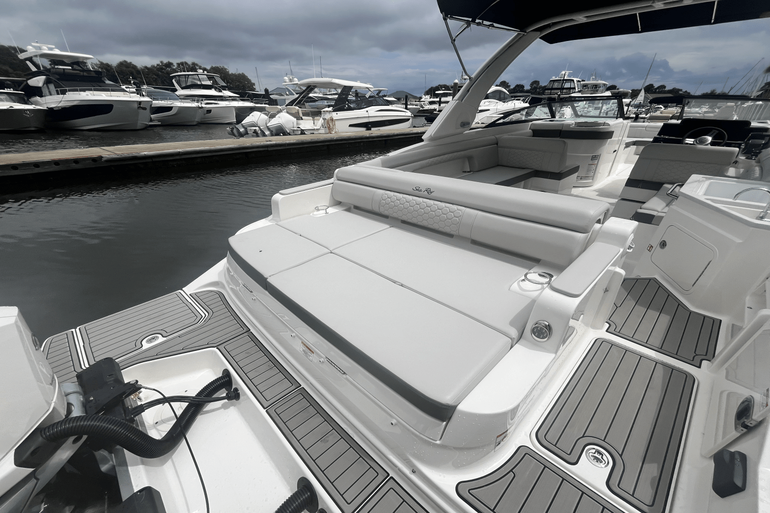 2025 Sea Ray SDX 290 Outboard Image Thumbnail #5
