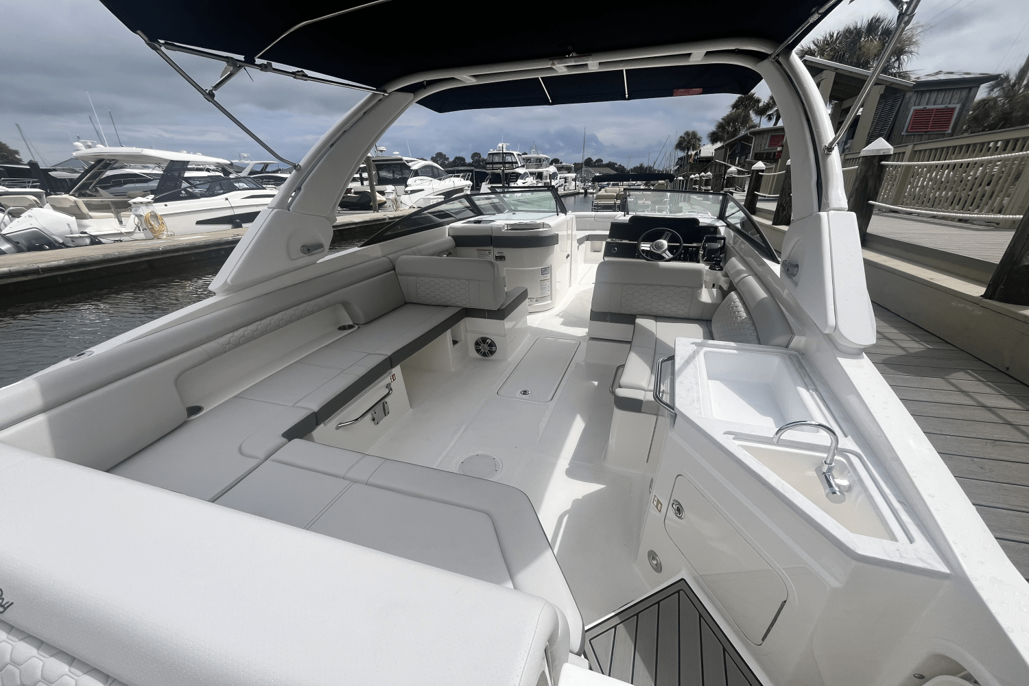 2025 Sea Ray SDX 290 Outboard Image Thumbnail #4