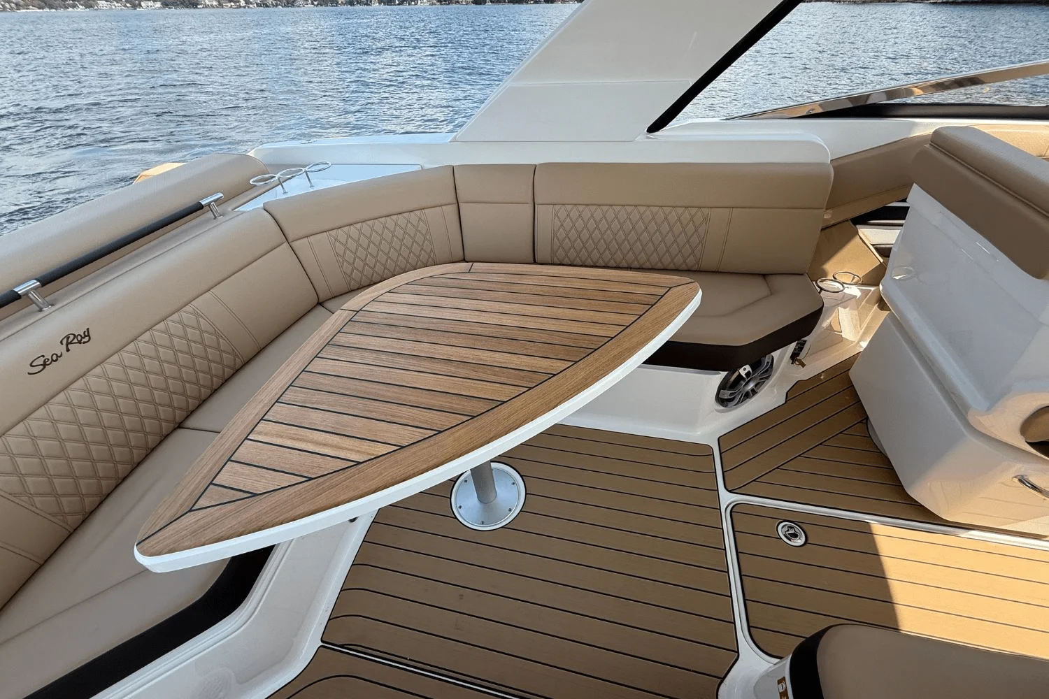 2026 Sea Ray SLX 310 Image Thumbnail #13