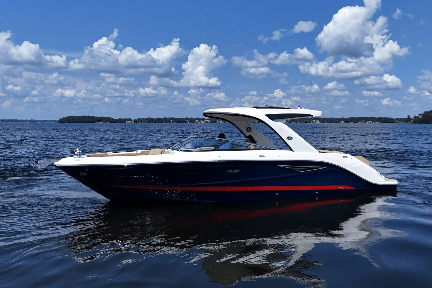 2026 Sea Ray SLX 310 Image Thumbnail #3