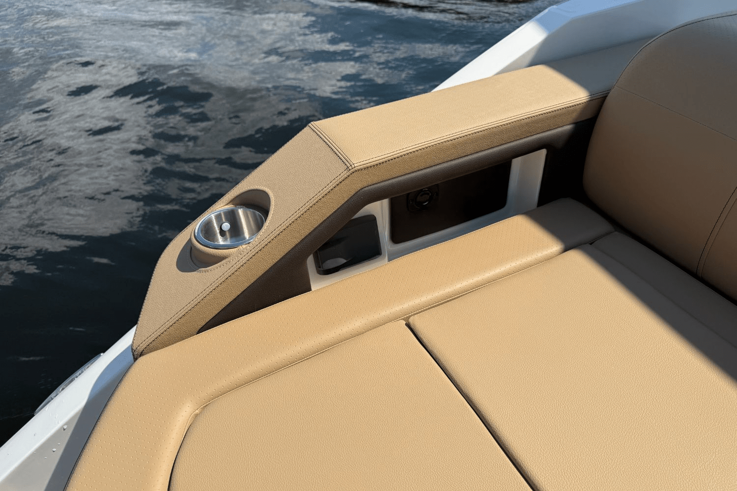 2026 Sea Ray SLX 310 Image Thumbnail #12