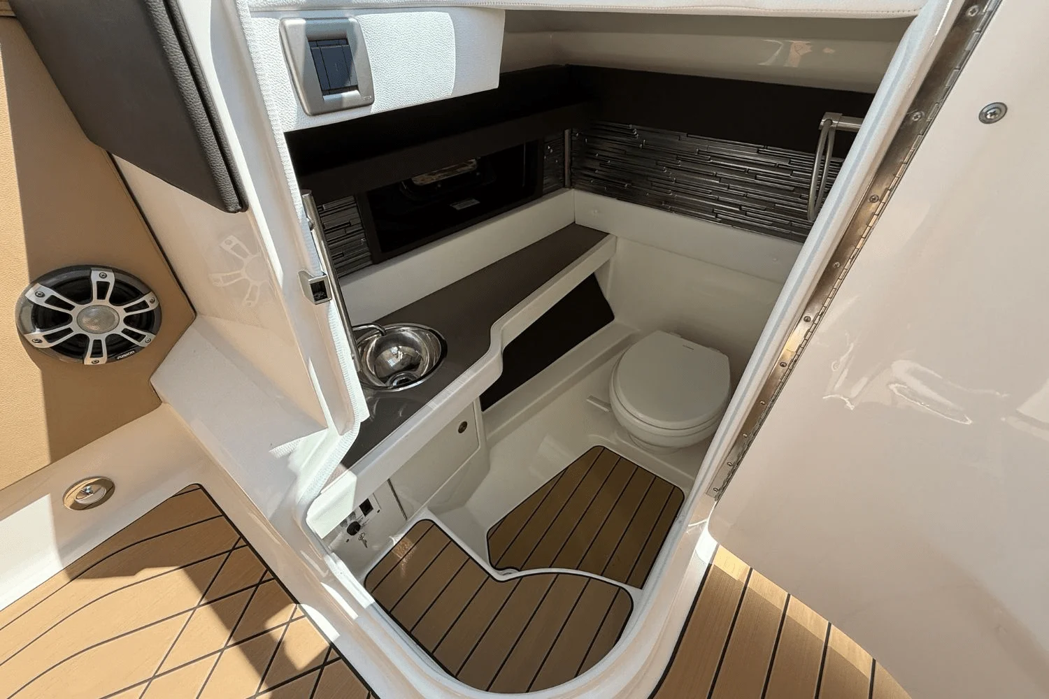 2026 Sea Ray SLX 310 Image Thumbnail #19