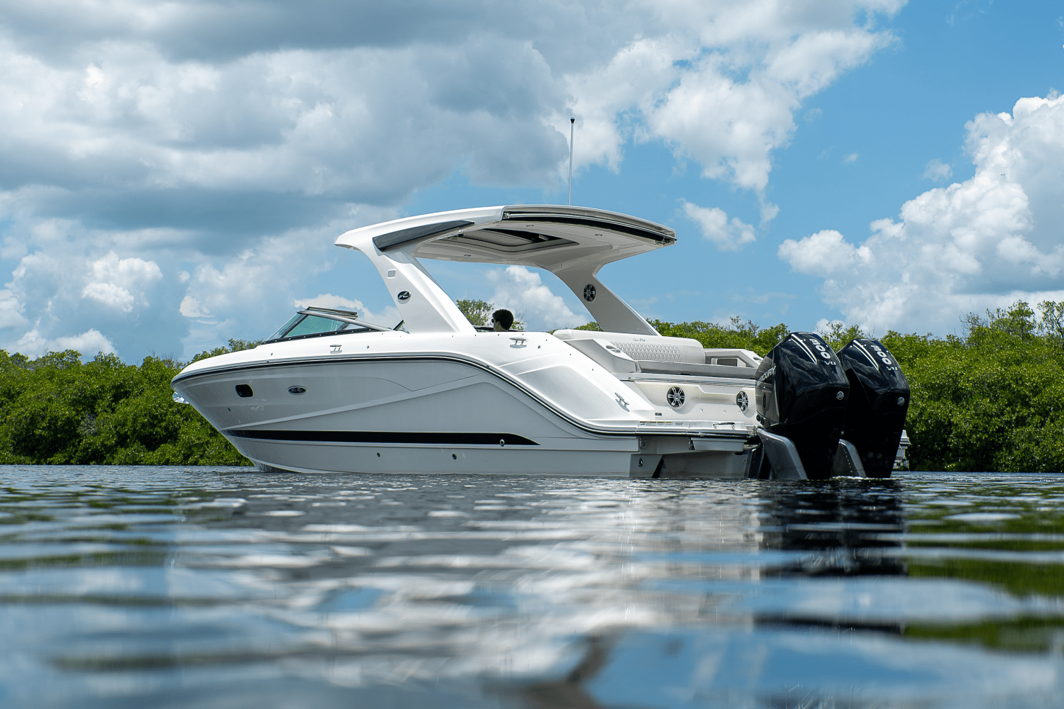 2026 Sea Ray SLX 310 Outboard Image Thumbnail #30