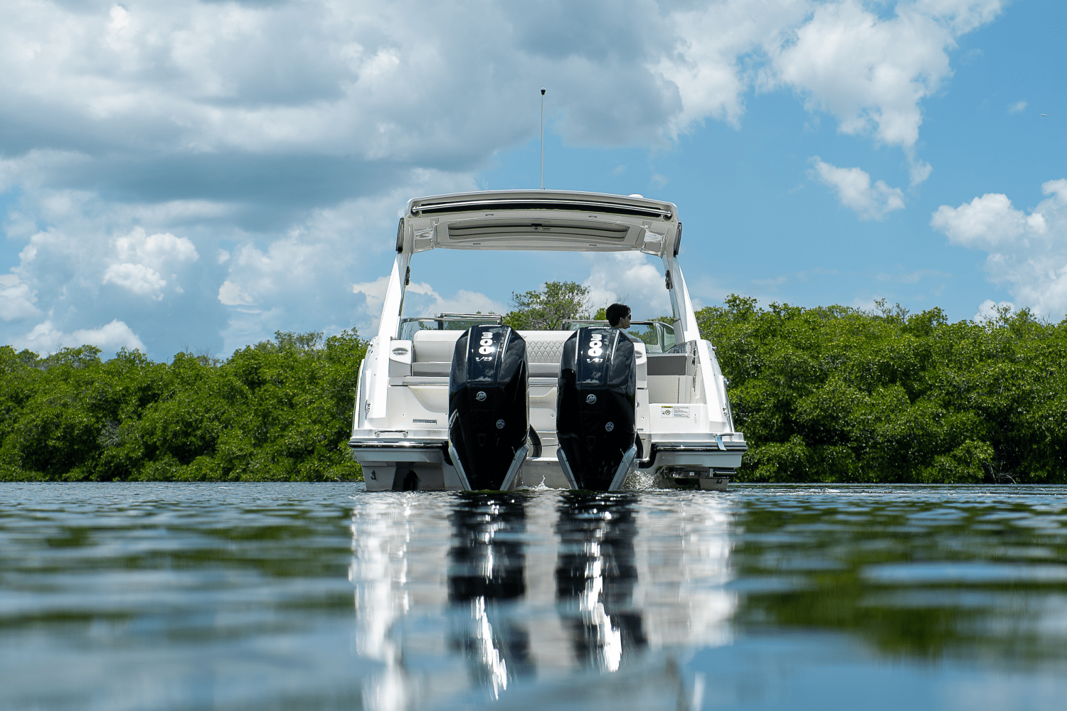 2026 Sea Ray SLX 310 Outboard Image Thumbnail #32