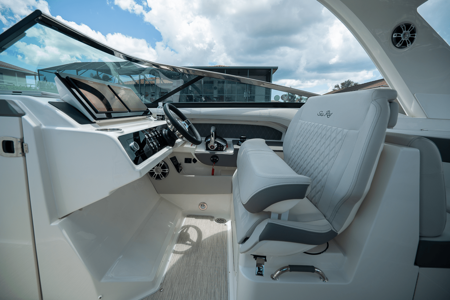 2026 Sea Ray SLX 310 Outboard Image Thumbnail #12